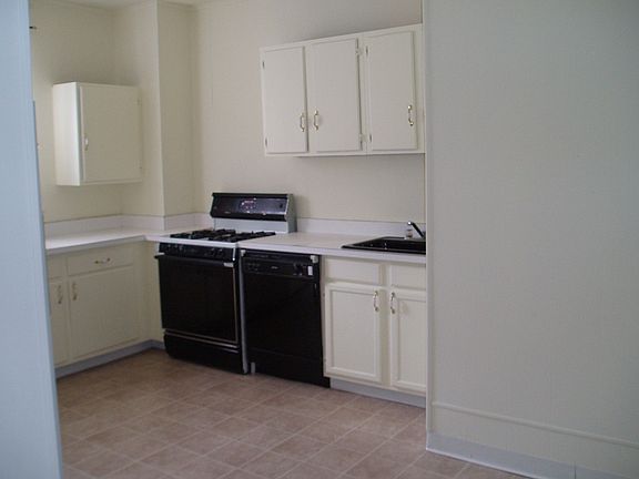 eat-in kitchen