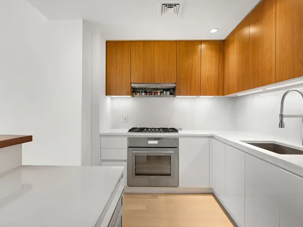 1000 Maxwell Lane image 3 of 32