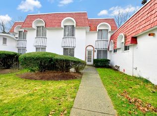 560 Blue Ridge Dr, Medford, NY 11763