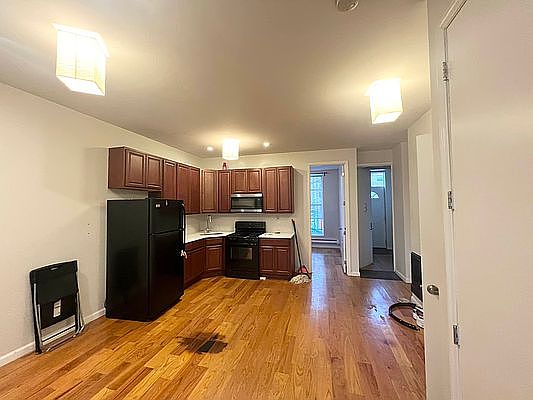 1st image of 267 Vernon Ave #5