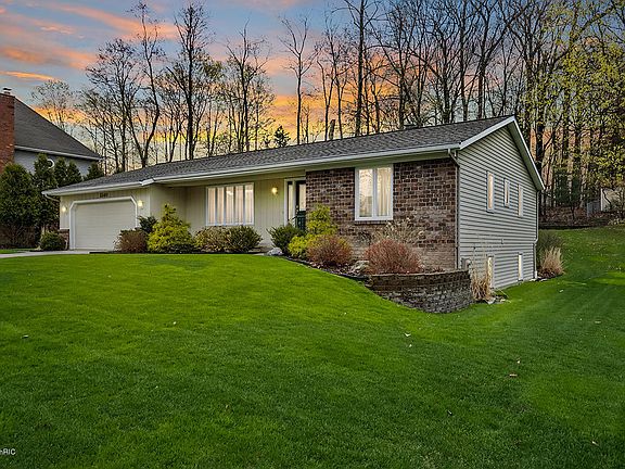 4th image of 2260 Chelsea Dr NE