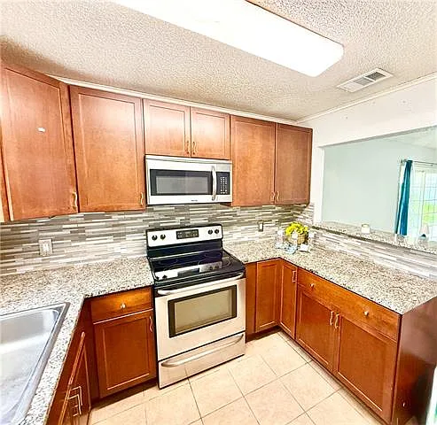 3 bed, 2.0 bath, 1400 sqft, $2,500 — Photo 4