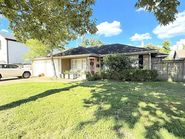 1434 Glourie Dr — Photo 13