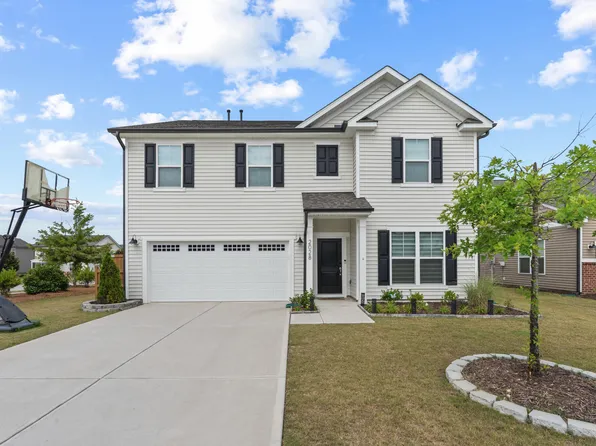 2028 Fox Chapel Pl, Fuquay Varina, NC 27526