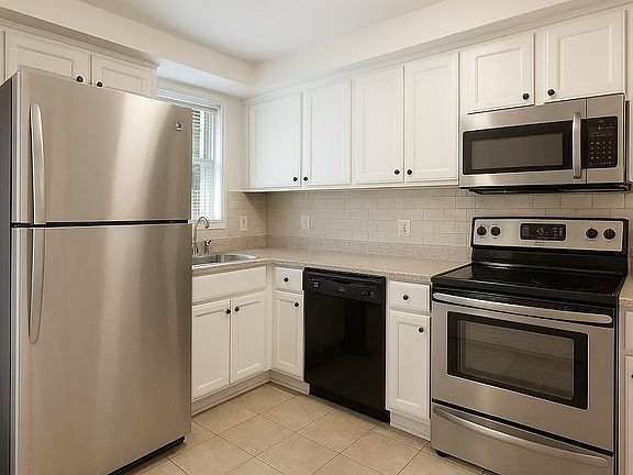 2nd image of 1402 Sunfield Dr