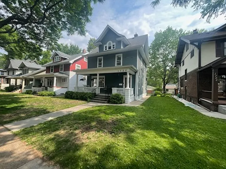 1720 Laurel Ave — Photo 2