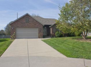 3657 N Oak Point Ave, Springfield, MO 65803