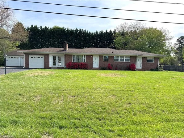 125 Townsend Ridge Dr, Winston Salem, NC 27107