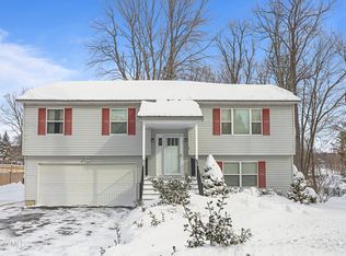 8 Iroquois St, Lanesborough, MA 01237