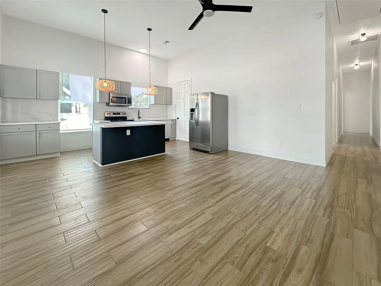2 bed, 2.0 bath, 1083 sqft, $1,695 — Photo 2