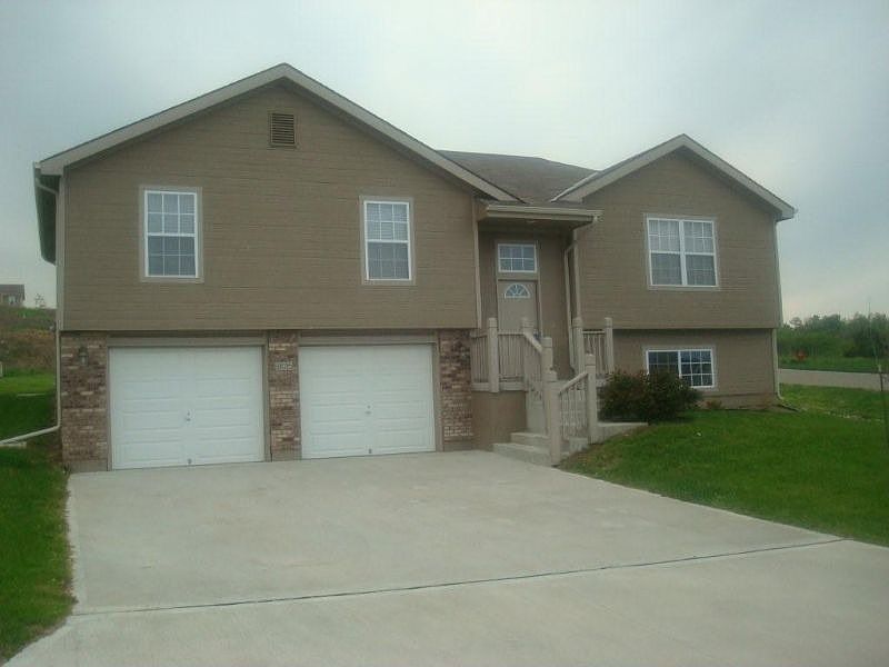 1st image of 805 SW Meadow Gln