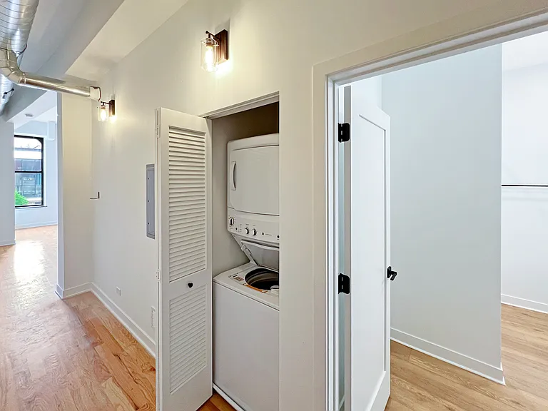 309 W Chicago Ave #201 — Photo 11