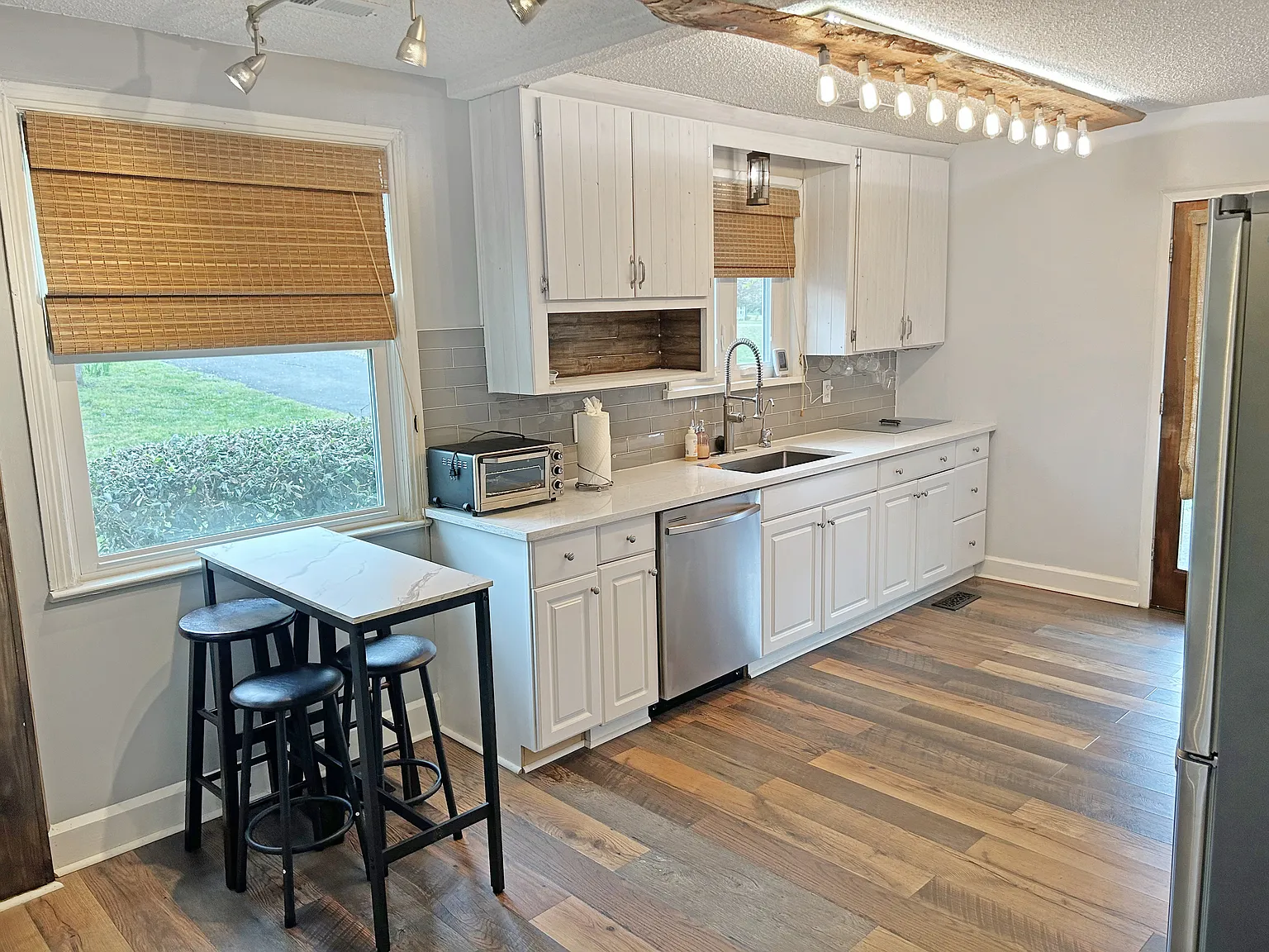 2 bed, 900 sqft, $2,495 — Photo 3