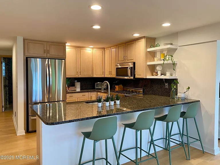 121 Bridge Ave — Photo 10