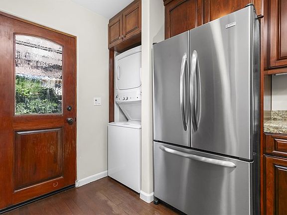 5th image of 4634 Muir Ave