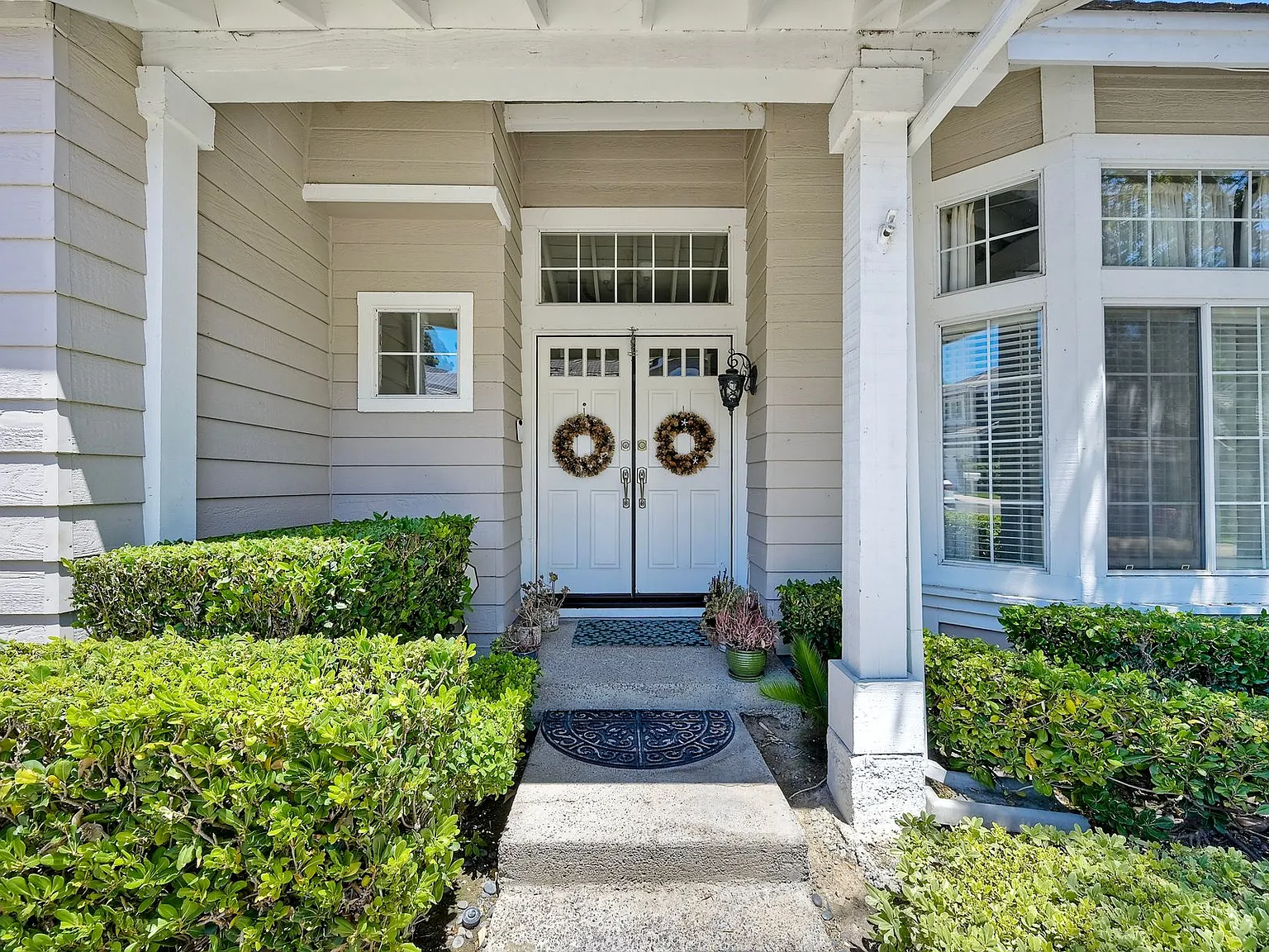 3 bed, 2.5 bath, 2126 sqft, $4,895 — Photo 2