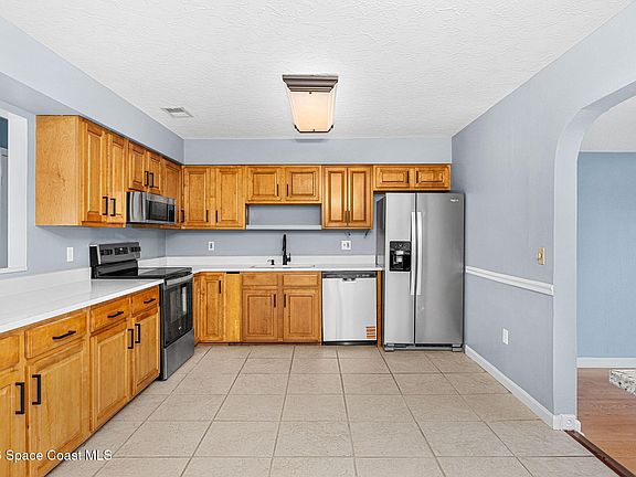 3rd image of 215 Hagerstown St SW