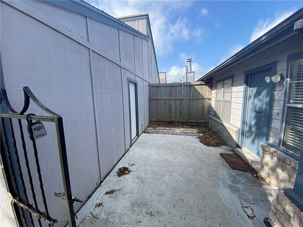 Building Photo - 7201 Kress Cir #F1