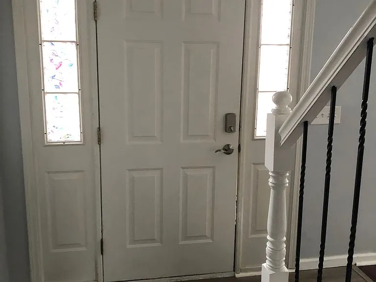 3330 Trafalgar Ct — Photo 2
