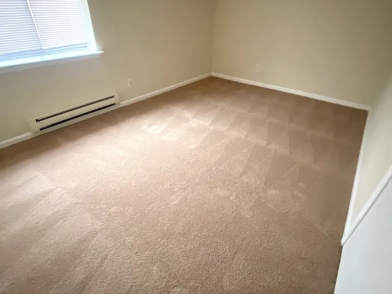 Oak Tree Apartments — Photo 16