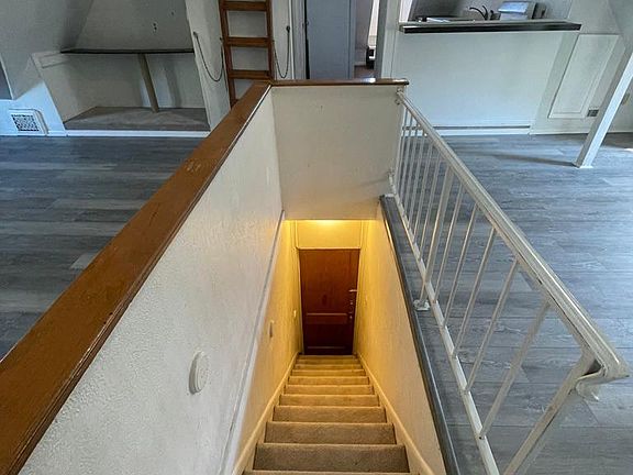 3rd image of 147 W Irvington Pl APT 4