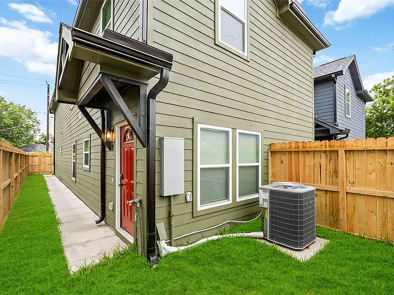 7944 Fields St #B — Photo 17