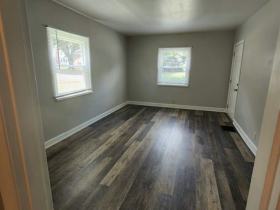 3rd image of 244 E Beechwood Ave #B