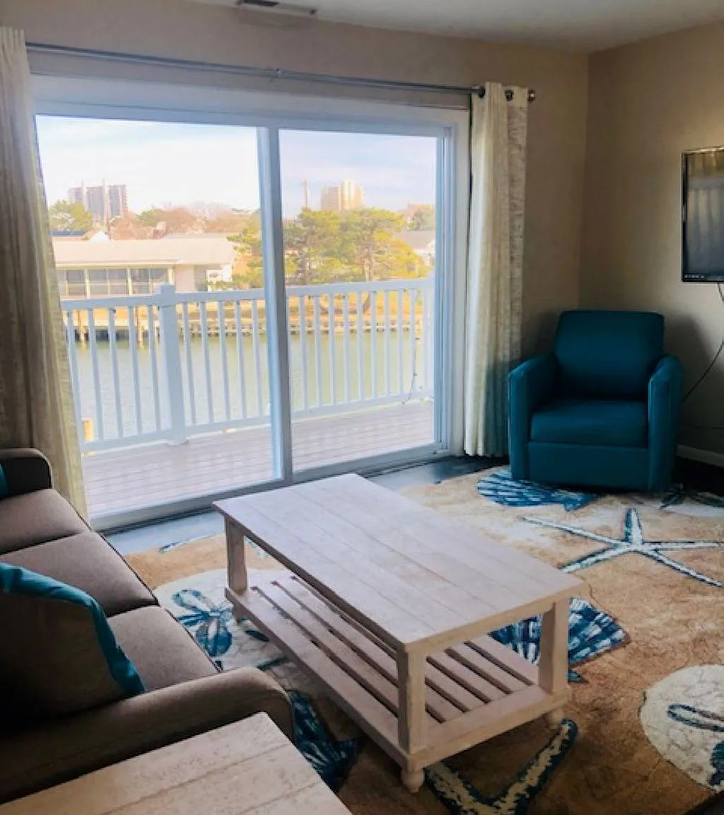 2 bed, 2.5 bath, 1100 sqft, $1,800 — Photo 2