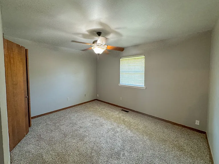345 Travis Cir — Photo 9