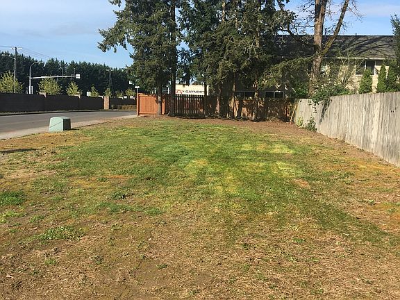 5th image of 702 NE 139th St