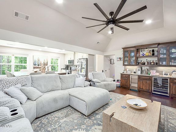 5th image of 435 Bradley Ln