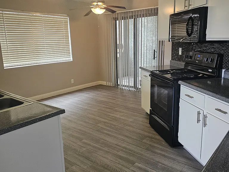 5231 Pioneer Ave #204 — Photo 11