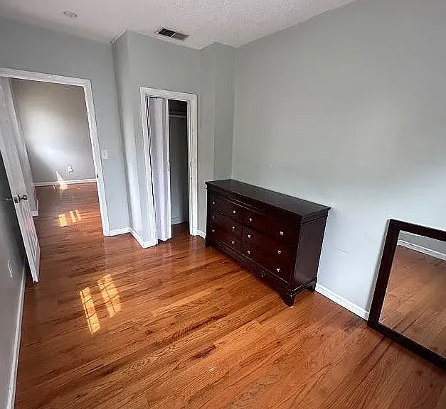 842 Congress Ave #3 — Photo 11
