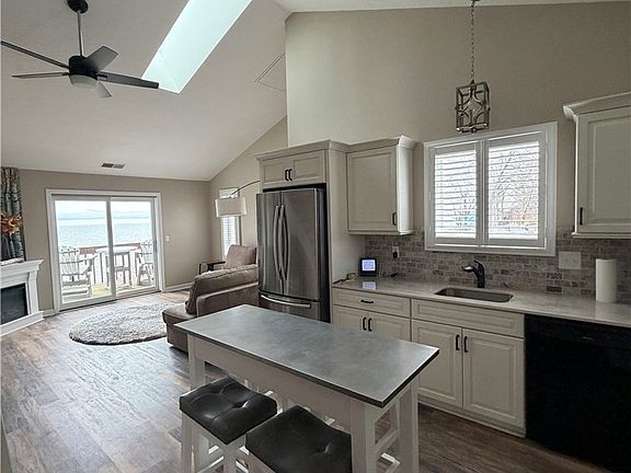 3rd image of 6035 Lake Rd W APT 137