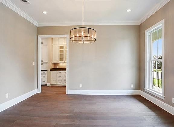 4th image of 5853 Milne Blvd