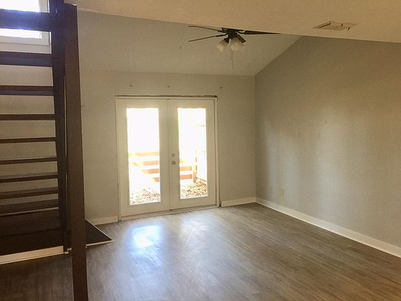 3rd image of 1007 Sharer Ct Unit 9