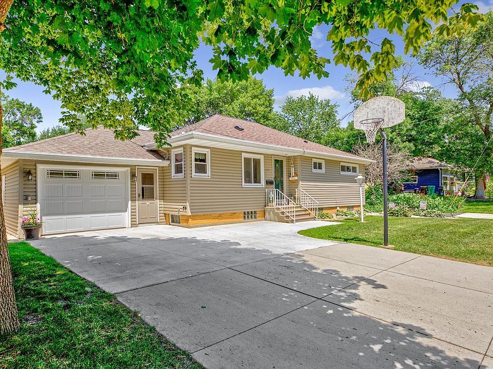 216 W 11th St, Fairmont, MN 56031 Zillow