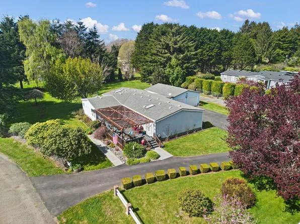 100 Skycrest Dr, Crescent City, CA 95531