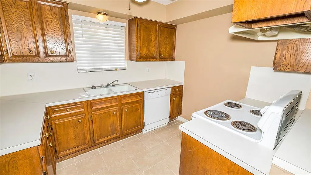 3 bed, 1370 sqft, $1,795 — Photo 4
