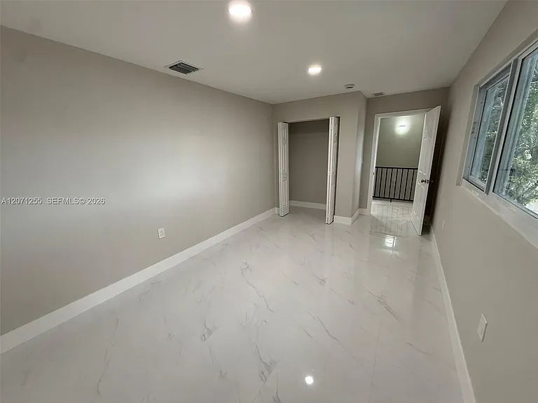 17690 NE 19th Ave — Photo 11