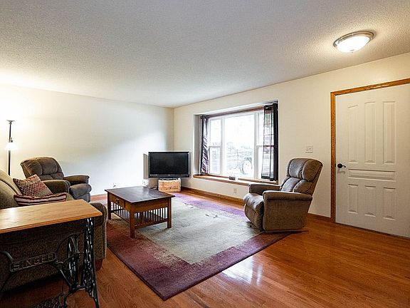4th image of 904 Cade Ct