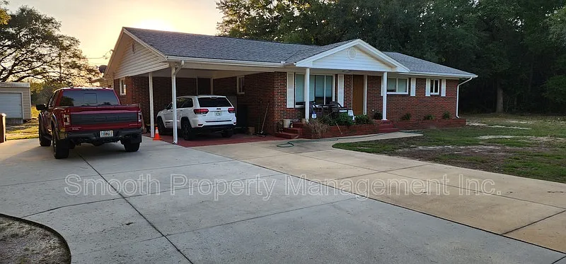 3 bed, 2.0 bath, 1911 sqft, $5,000 — Photo 4