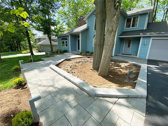 3rd image of 22 Oak Meadow Trl
