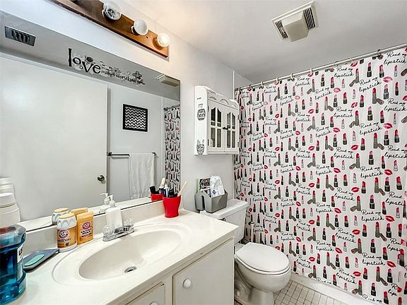 4th image of 1100 SW 128th Terrace #205U