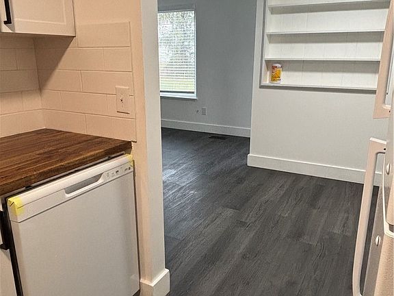 5th image of 216 Moore Rd APT 3J