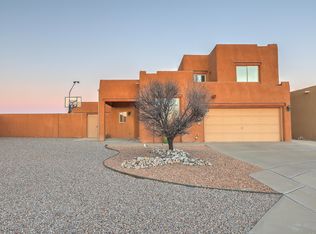 7748 Calle Comodo NE, Albuquerque, NM 87113