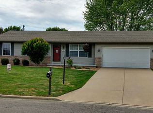 205 Justice Dr, East Peoria, IL 61611