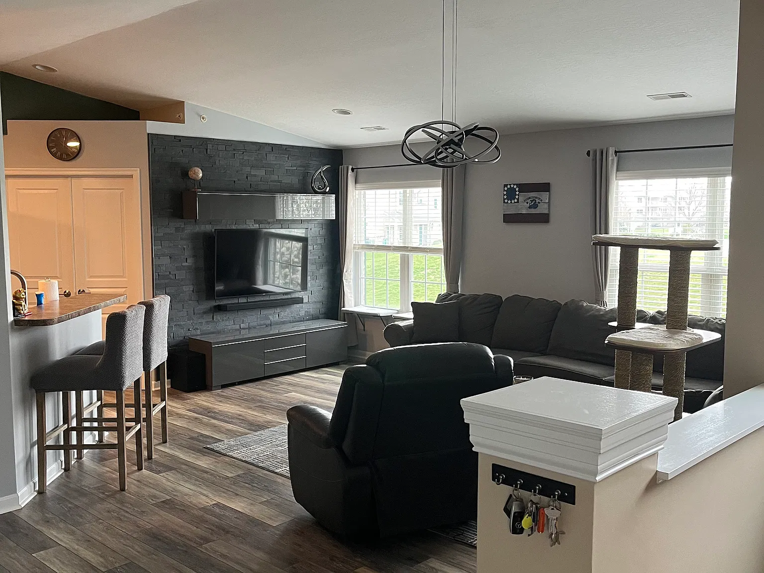 2 bed, 1080 sqft, $1,750 — Photo 2