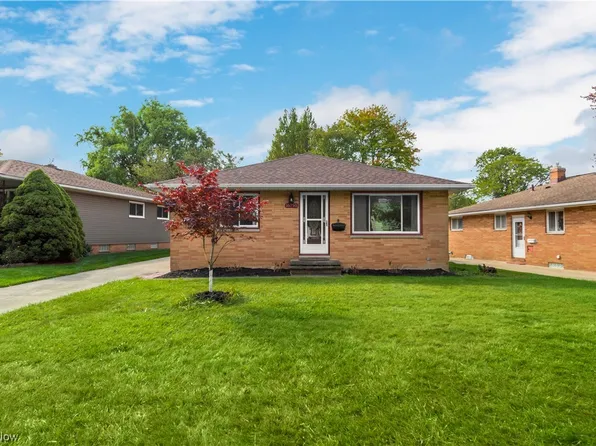 16795 Brinbourne Ave, Middleburg Heights, OH 44130