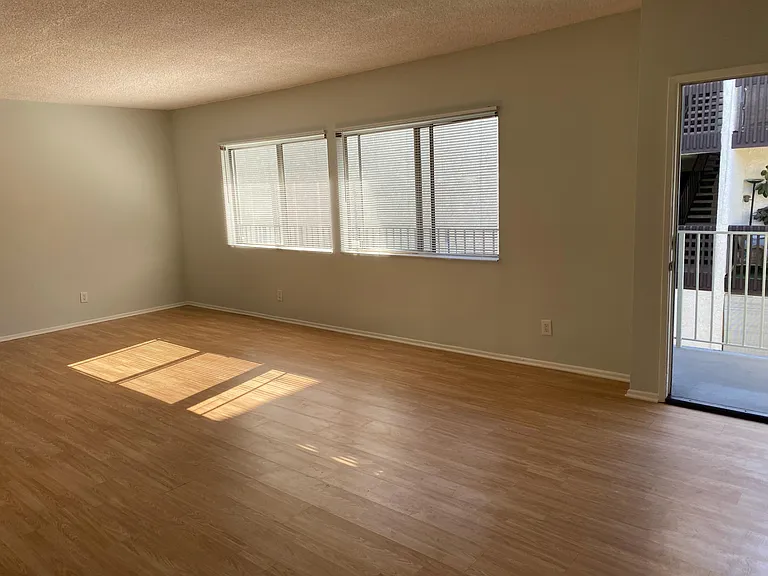 5354 Lindley Ave #305 — Photo 5
